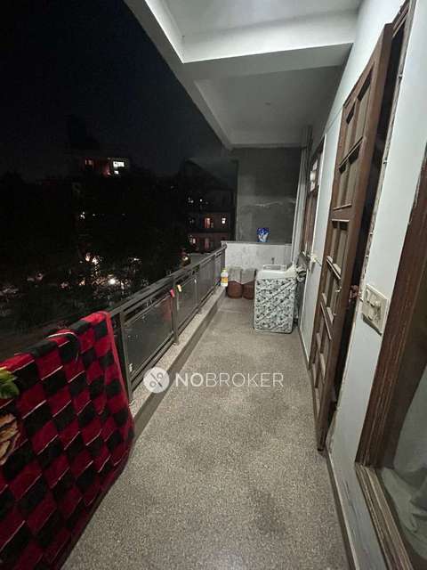 Single Room for Male In 3 BHK  In Sector 57