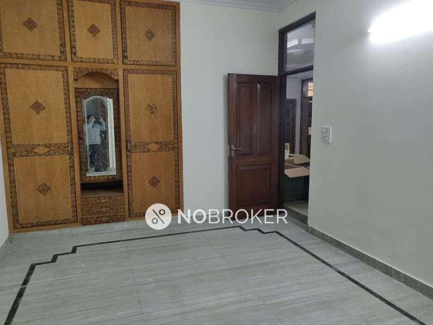 4 BHK Flat In Stand Alone Building For Sale  In Model Town 