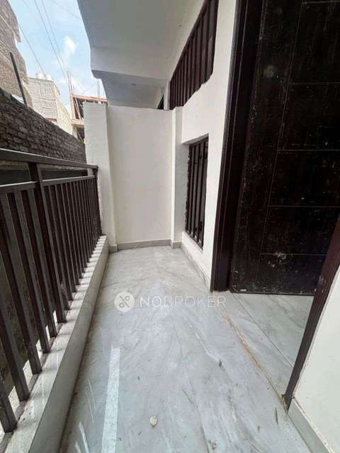 Industrial Building in Sector 49, Noida for Rent 