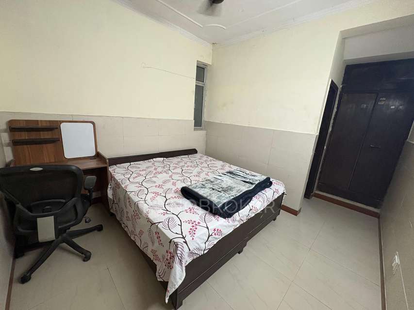 Single Room for Male In 3 BHK  In Sector 23a