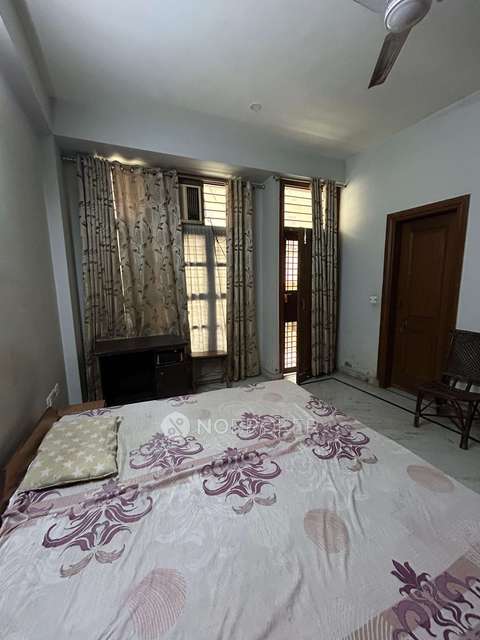 Single Room for Male In 3 BHK  In Sector 24