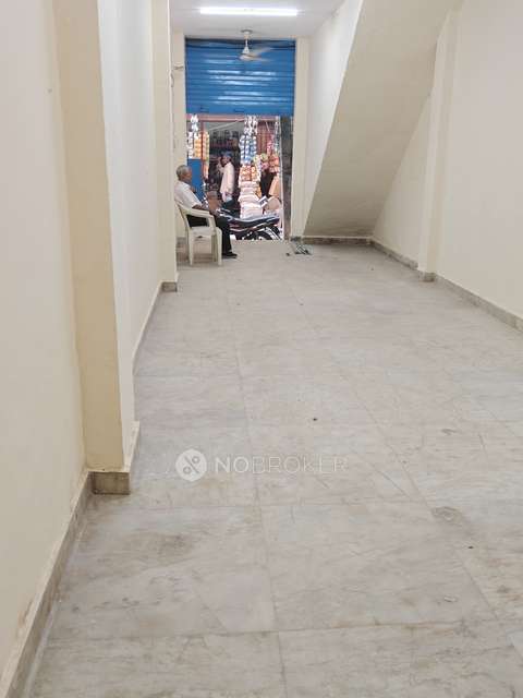 Shop in Jangpura Bhogal, Delhi for Rent 