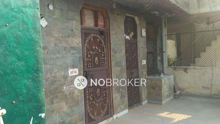 4+ BHK Flat In Standalone Buidling for Rent  In Moti Nagar