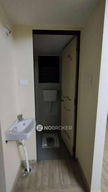 1 BHK Flat In Sra Mahalaxmi Building For Sale  In Saat Rasta