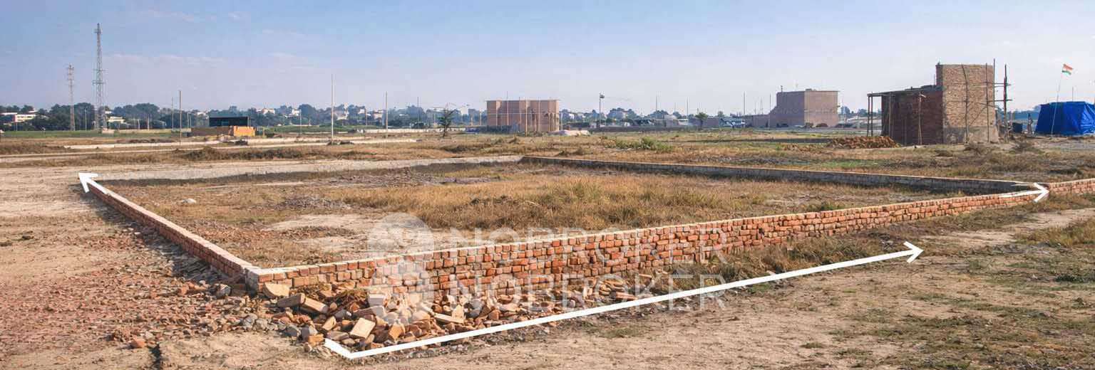 Plot For Sale  In Sector 16a