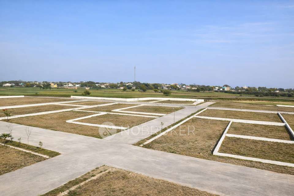 Plot For Sale  In Sector 16a