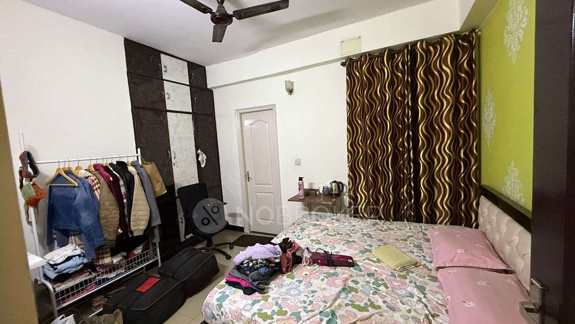 Single Room for Female In 2 BHK  In Express Garden 72065 08195 In Express Garden