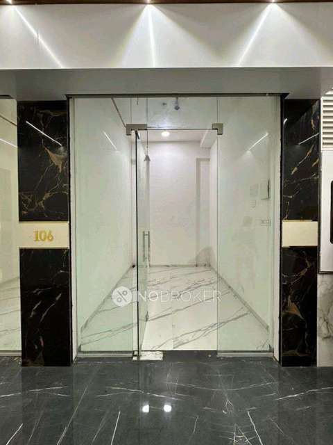 Shop in Junction Of S.v. Road, Mumbai for sale 