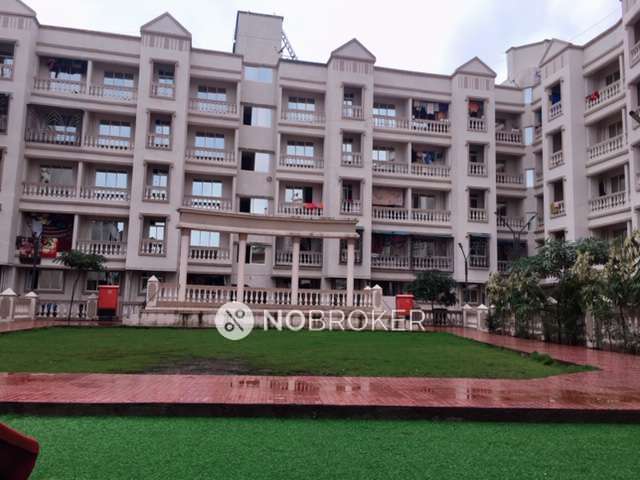 Shared Room for Male In 2 BHK  In Vardhaman Vatika Co-operative Housing Society  In Thane