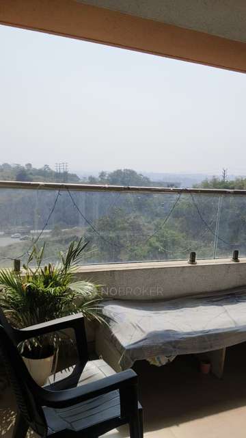 Shared Room for Female In 2 BHK  In Kharde Shambhavi, Kothrud In Kharde Patil Builders