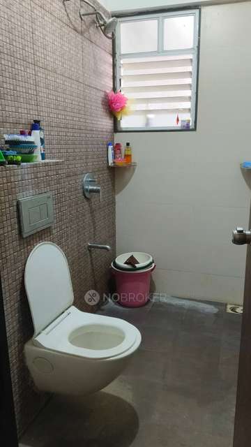 Shared Room for Female In 2 BHK  In Kharde Shambhavi, Kothrud In Kharde Patil Builders