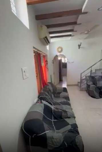 4+ BHK Flat For Sale  In Venkatesh Pogartha, 6-1-297a