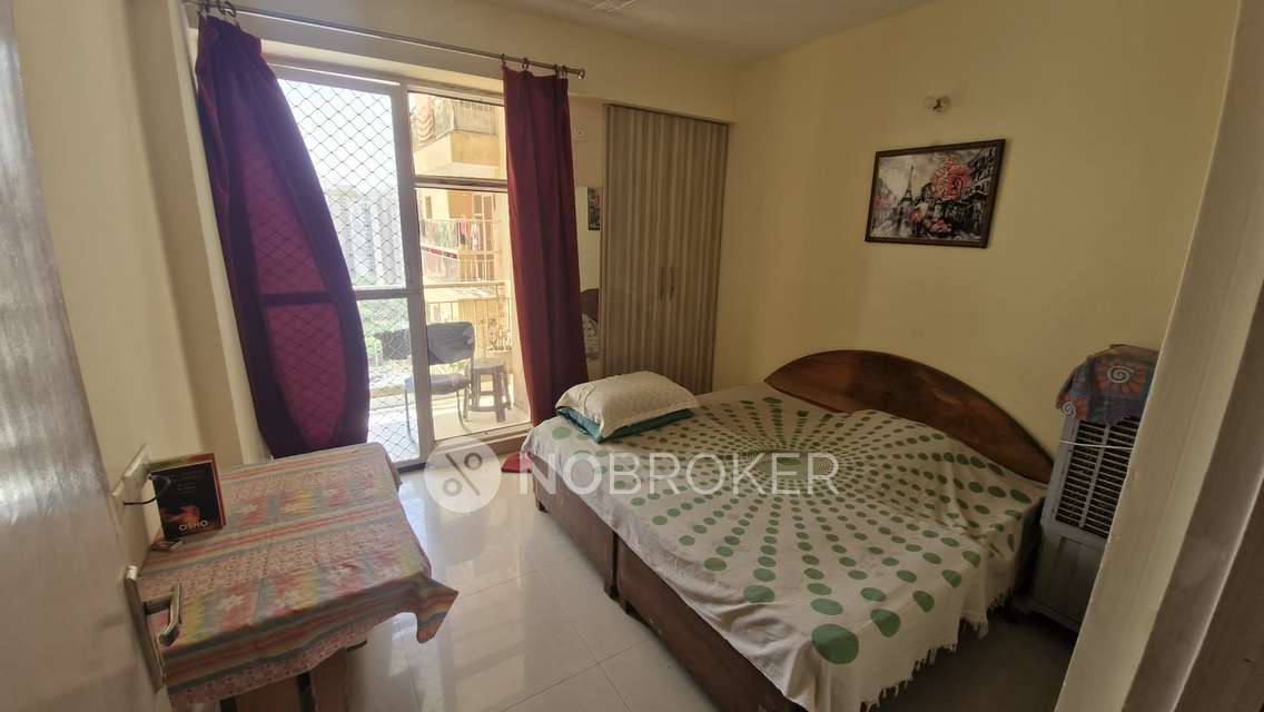 Single Room for Male In 3 BHK  In Nirala Greenshire In Gh-03, Greater Noida W Rd, Sector 2, Patwari, Greater Noida, Uttar Pradesh 201308, India