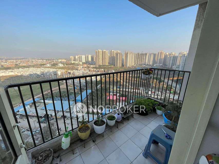 2 BHK Flat In Panchsheel Green 1 For Sale  In Sector 16b  