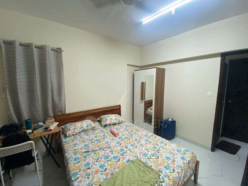 Single Room for Female In 3 BHK  In Elite The Crown In Kurla