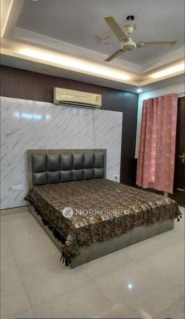 Single Room for Male In 3 BHK  In Sector 52