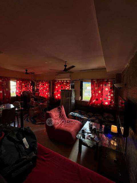 2 BHK Flat In Standalone Building  for Rent  In  Bandra West 