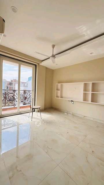 Single Room for Male In 3 BHK  In Sector 42