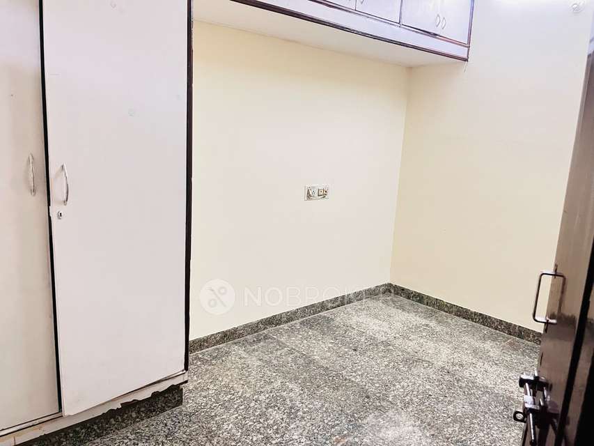 2 BHK Flat In Chand Pasha Building  for Rent  In Christ School