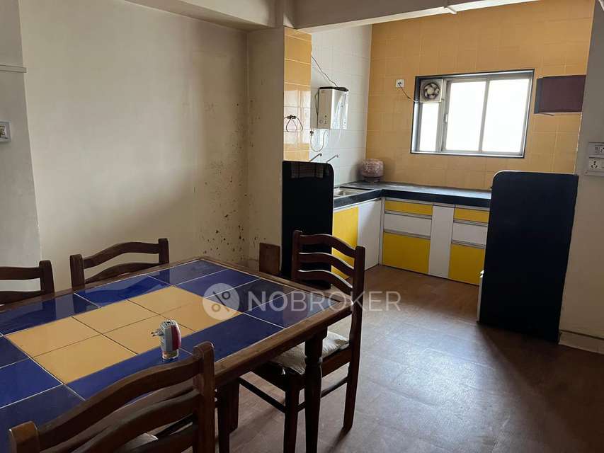 Shared Room for Female In 2 BHK  In Sri Vinayak Vinas In Shaniwar Peth