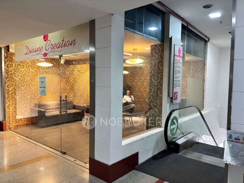 Showroom in Shalimar Bagh, Delhi for sale