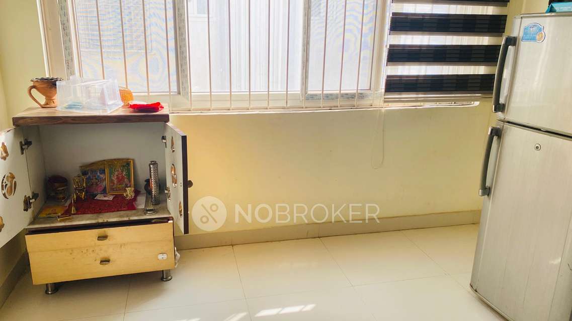 Single Room for Female In 3 BHK  In Coral Tree Apartment In Kondapur