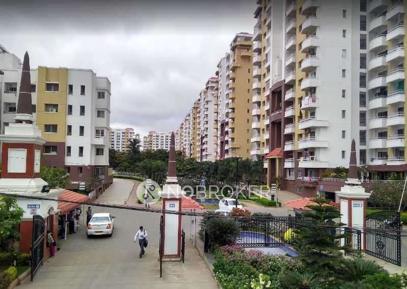 Single Room for Female In 3 BHK  In Puravankara Purva Fountain Square In Marathahalli