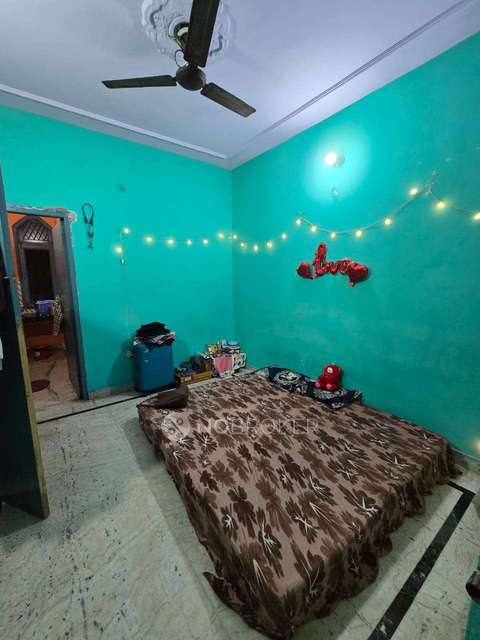 Single Room for Female In 2 BHK  In Beta 1