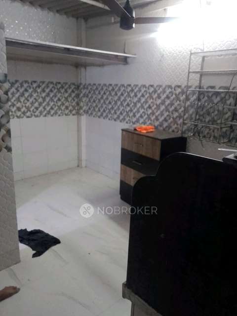 1 RK House for Rent  In Malad East