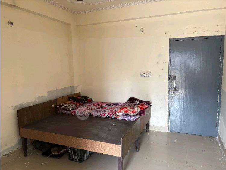 Single Room for Female In 1 RK  In Shramik Kunj , In Sector 66