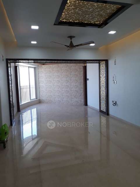 Shared Room for Female In 4+ BHK  In Link View Chs Borivali In Borivali West