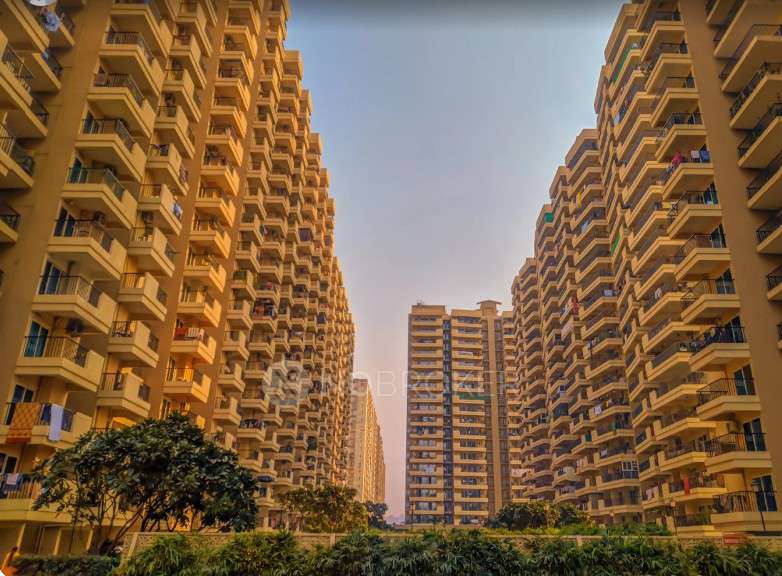 2 BHK Flat In Gaur Atallumam for Rent  In Omicron I