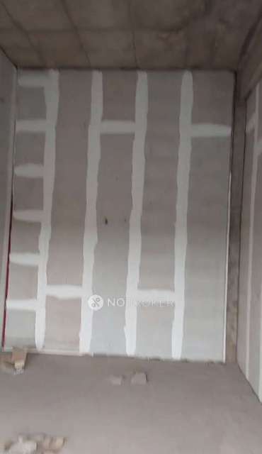 Shop in Yamuna Expressway, Greater_noida for sale 