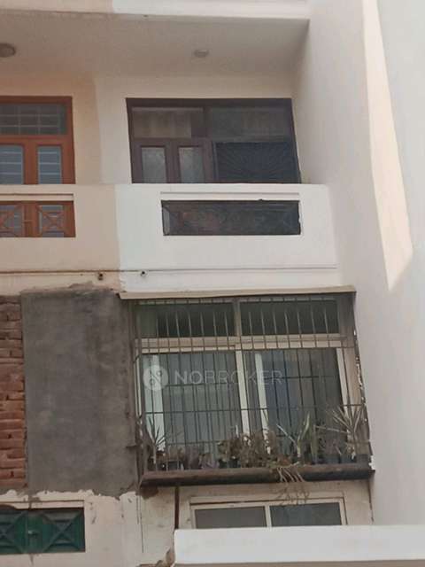 1 RK Flat for Rent  In Sector 52