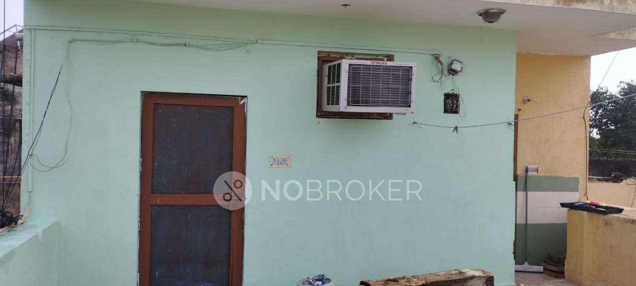 1 RK Flat In Arun Vihar for Rent  In Noida