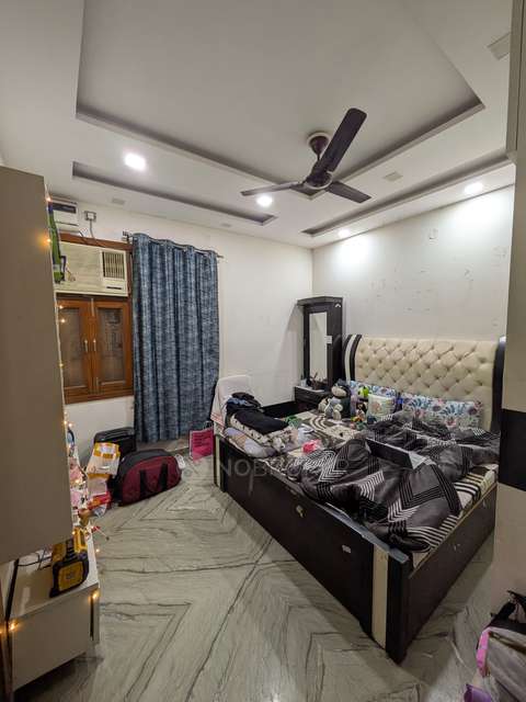 Single Room for Female In 3 BHK  In Apartment In Shalimar Bagh