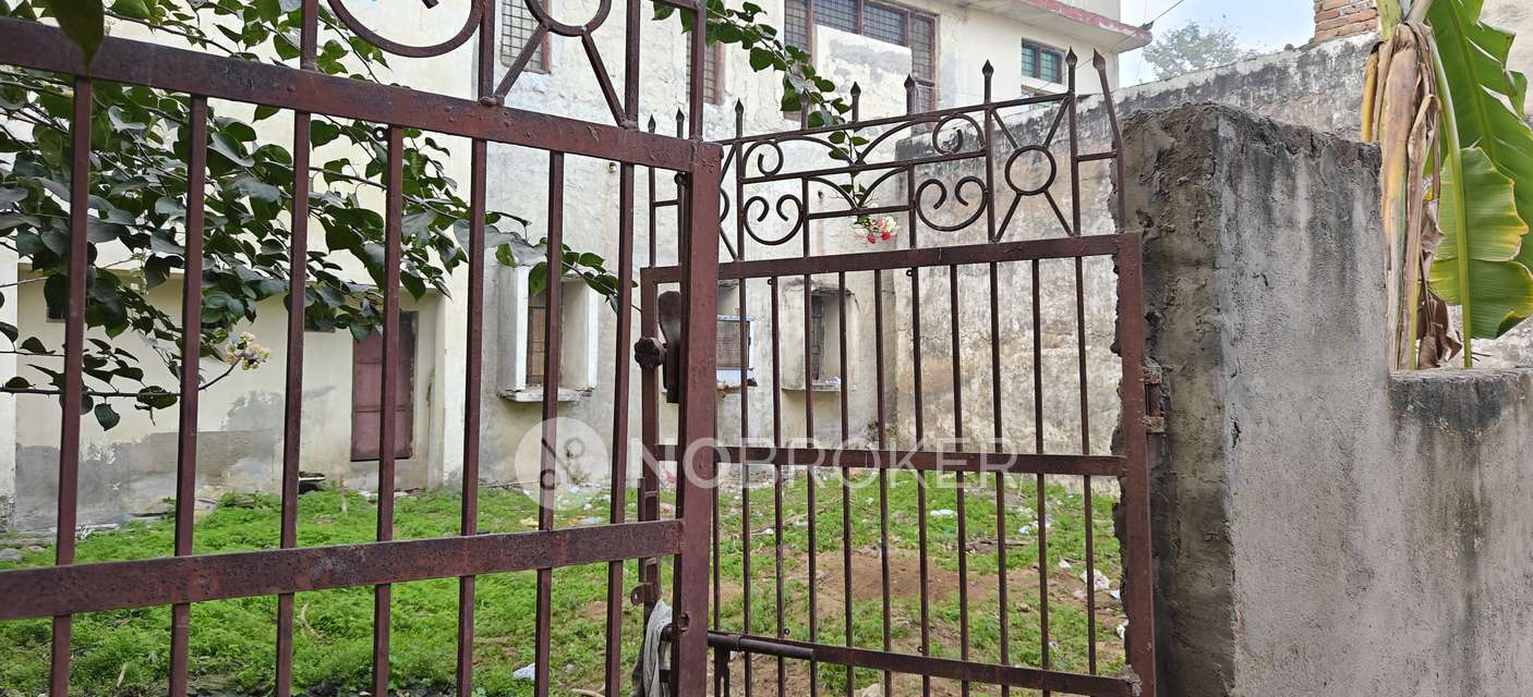 Plot For Sale  In Maruti Kunj Society  In Bhondsi