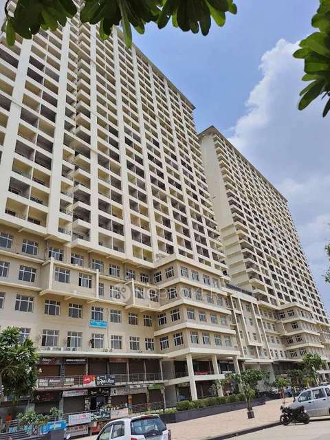 4+ BHK Flat In Paramount Golf Villa For Sale  In Surajpur