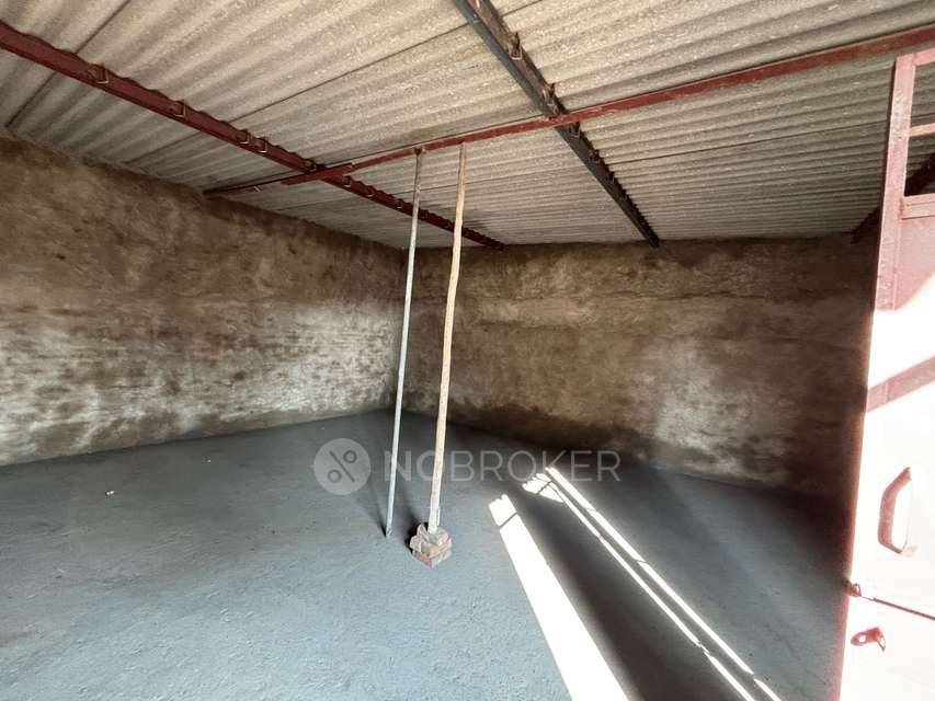 Godown/Warehouse in Prachin Shiv Mandir, Noida for Rent 