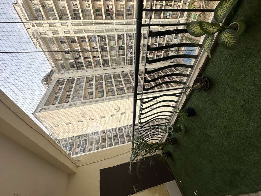 Single Room for Female In 3 BHK  In Antriksh Forest In Sector 77