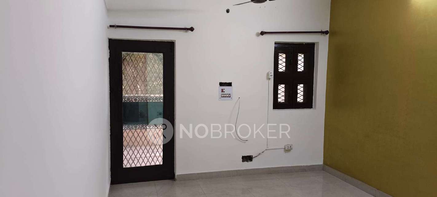 3 BHK Flat In Netaji Subhash Apartment for Rent  In Sector 13