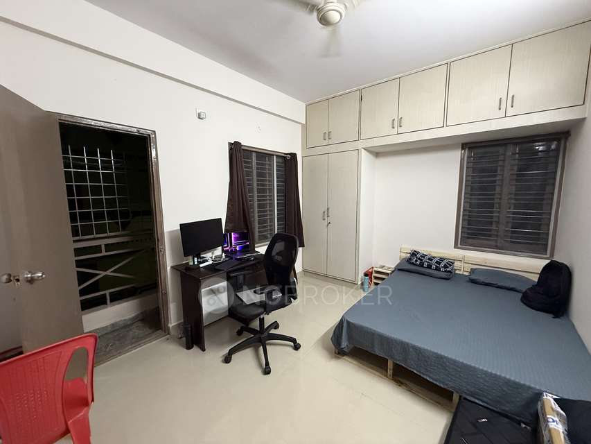 Single Room for Male In 2 BHK  In Dooravani Nagar