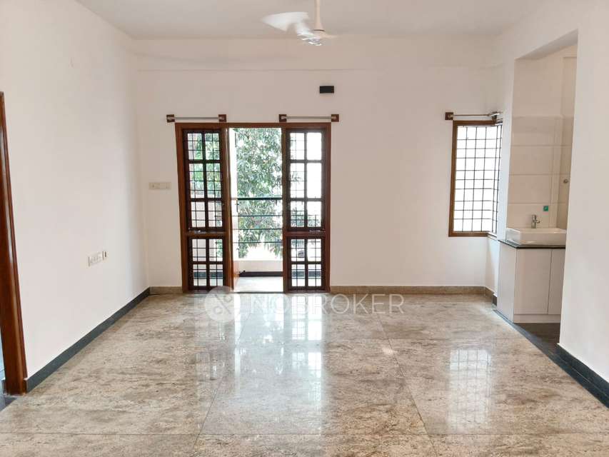 2 BHK Flat In Lawyer's Enclave for Rent  In 25, Palace Cross Rd