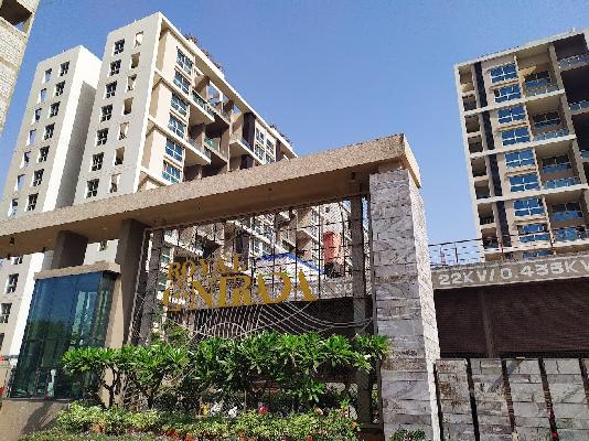 Single Room for Female In 2 BHK  In Royal Entrada Society In Wakad