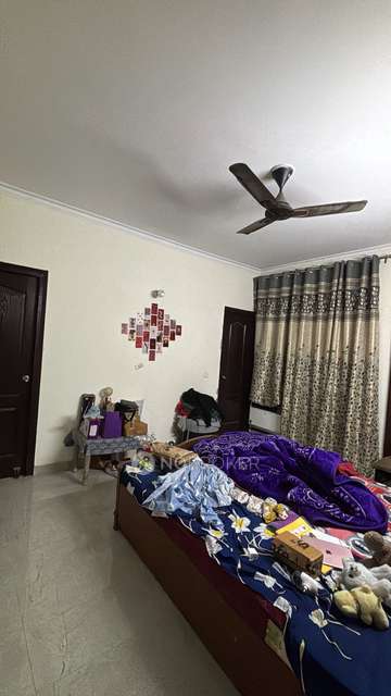 Shared Room for Female In 3 BHK  In Cgewho Kendriya Vihar , Phi 2 In Phi Ii