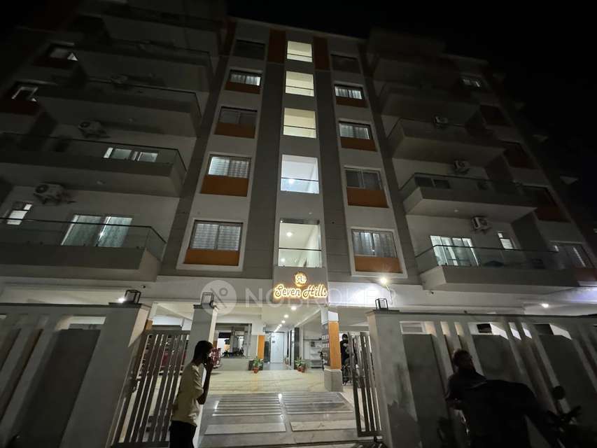 Single Room for Female In 3 BHK  In  Seven Hills Apartments In Manikonda