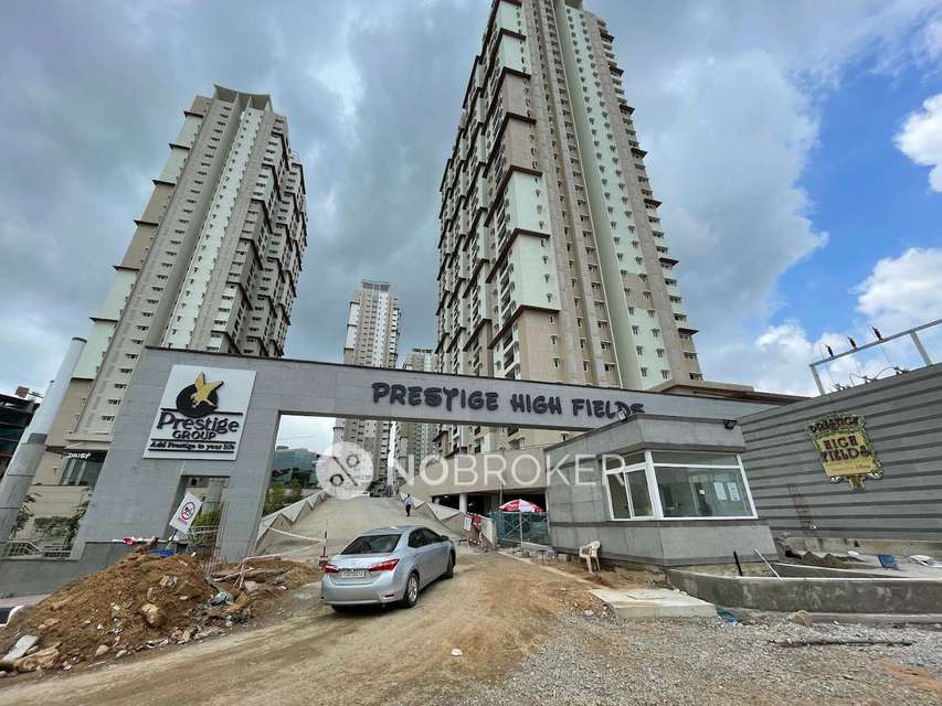 Single Room for Female In 3 BHK  In Prestige  In Nanakramguda