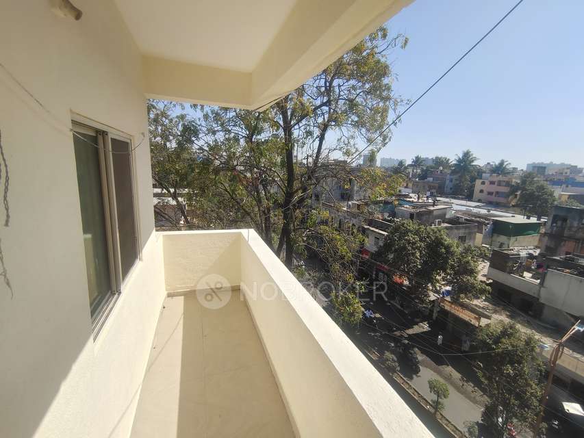 1 BHK Flat In 3rd Floor Above Deep Jyoti Sarees for Rent  In Sahyadri Bazaar