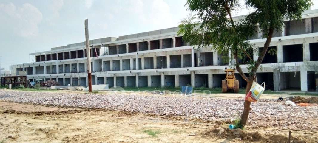 Shop in  Amrapali , Greater Noida for Rent 