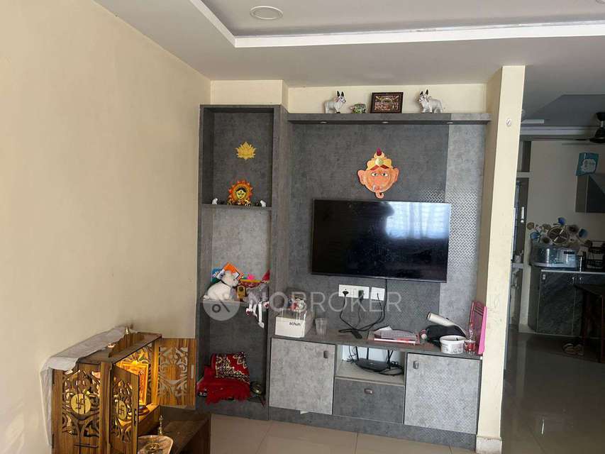 Shared Room for Female In 2 BHK  In Mig Chitrapuri Hills In Manikonda